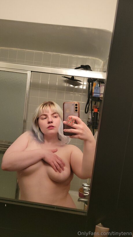 Tinytenn xxx model pic