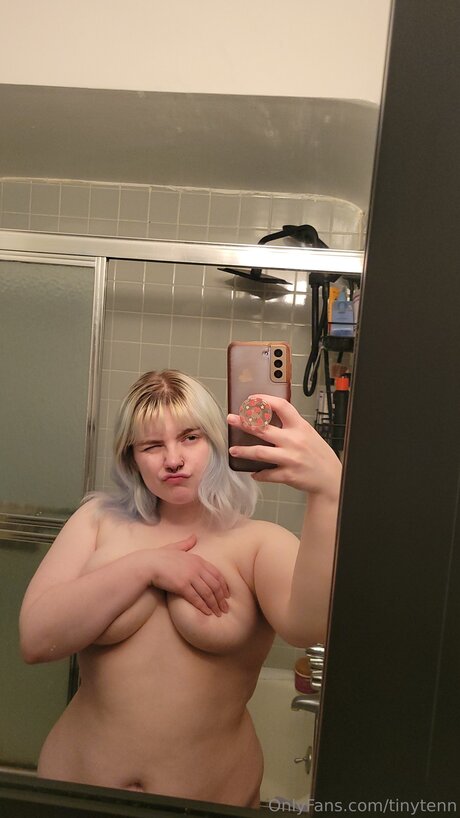 Tinytenn naked star image