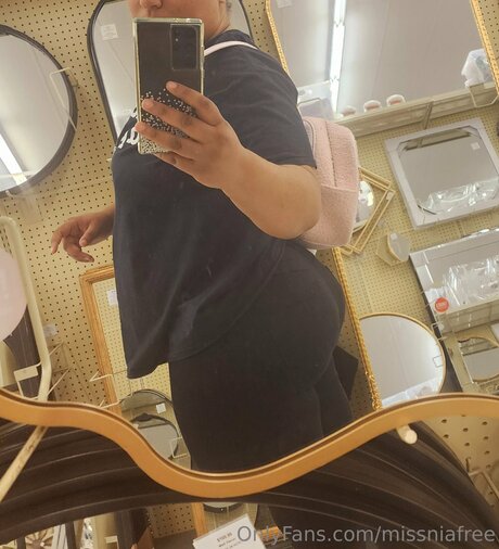 Missniafree model pretty galleries