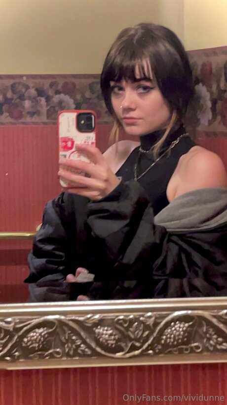 Vividunne pretty pornstar pic