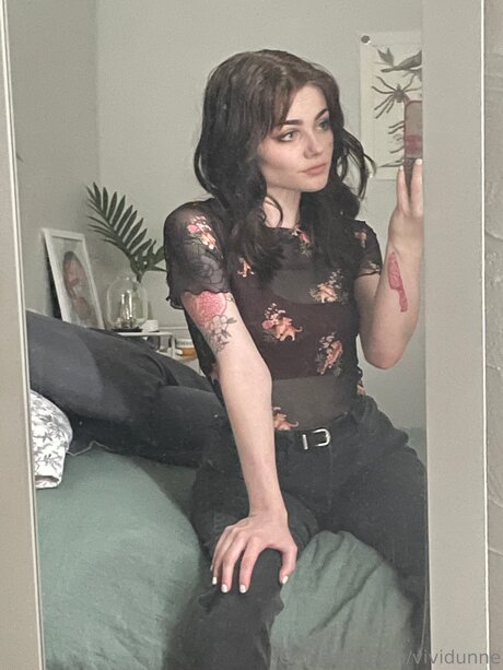 Vividunne star sexy pic