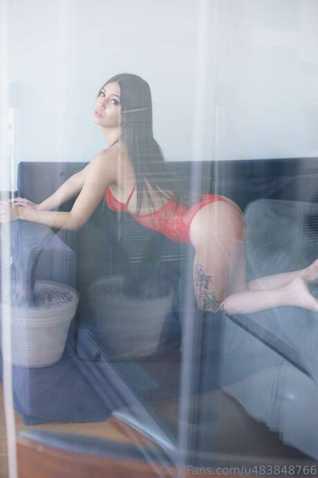 Cute Leslie hot star img