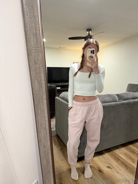 Miley 11 model nude pic