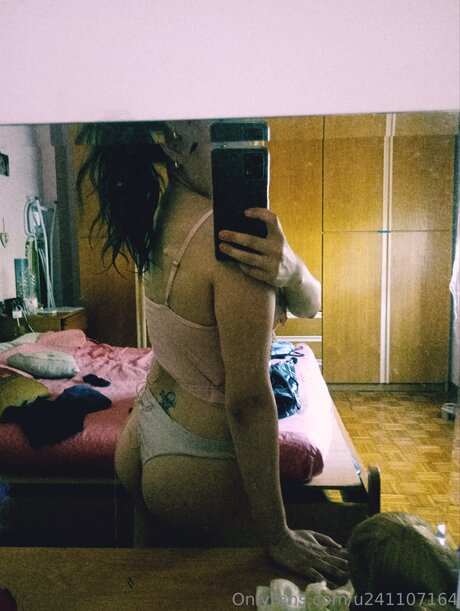 U241107164 exclusive pornstar picture