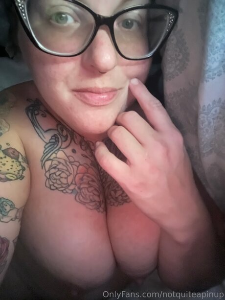 Notquiteapinup high quality actress photo