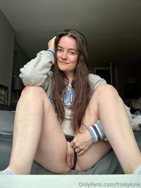 Friskykink model sex pic