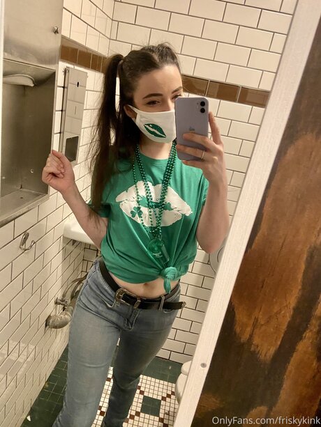 Friskykink naked model gallery