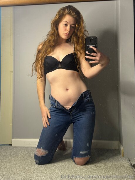 Lunawintersfree Profile pic