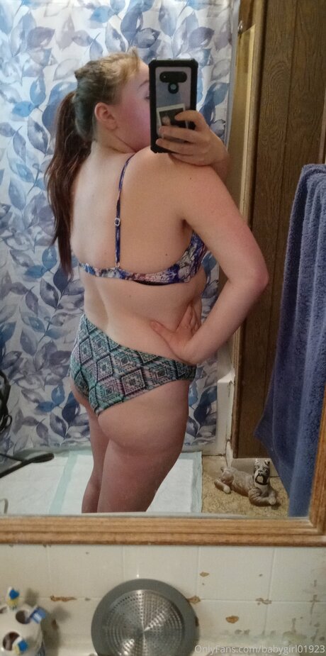 Babygirl01923 naked star photo