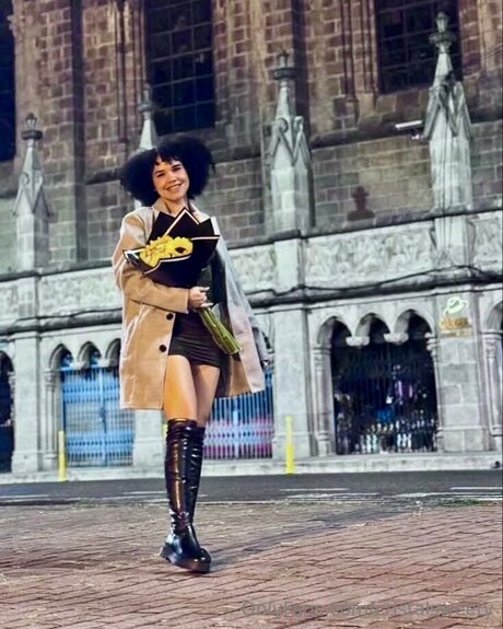 Cristalsweety pornstar nude photos