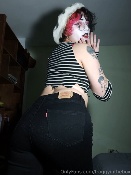 Froggyinthebox model xxx archive