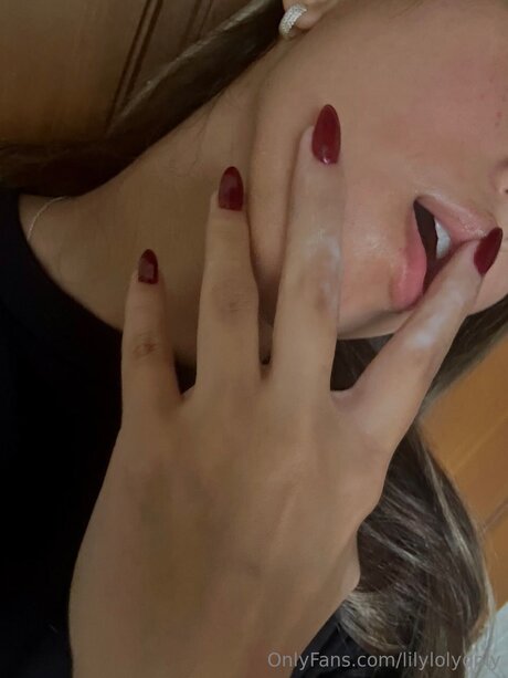 Lilylolyonly sexy actress pic