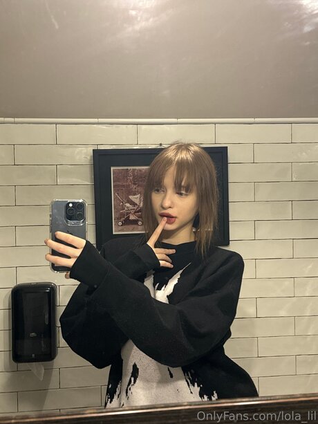Lola Lil naked pornstar img