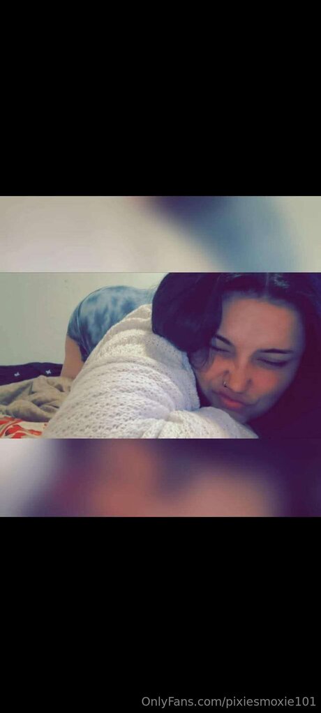 Pixiesmoxie101 naked star img