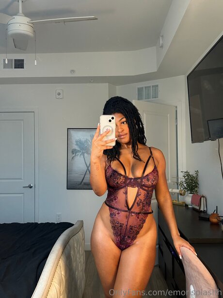 Emorisplashh model high quality pictures