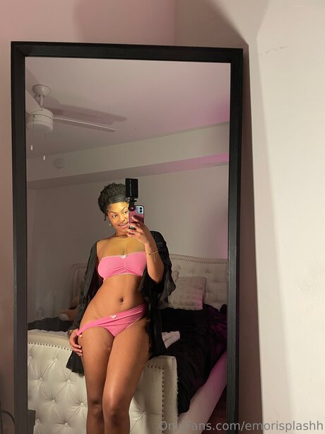 Emorisplashh star erotic pic