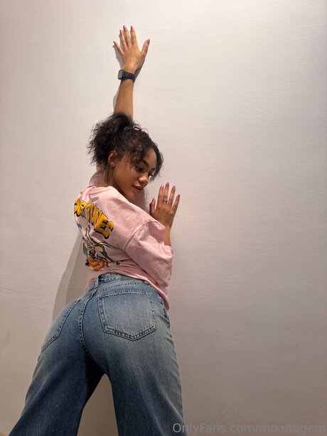 Moanagem naked pornstar gallery