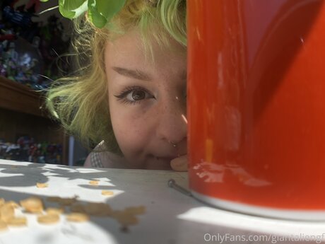 Giantaliengf star nude photo