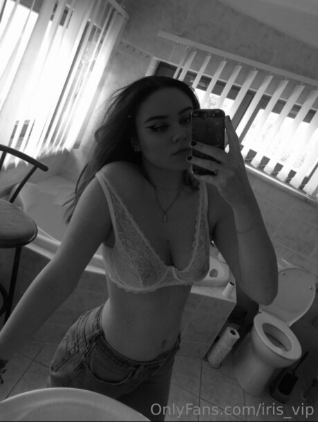 Iris Vip model beautiful pictures