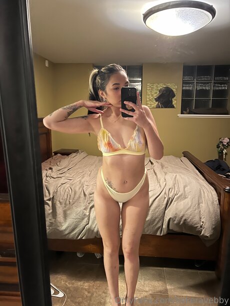 Kekeravebby erotic model image