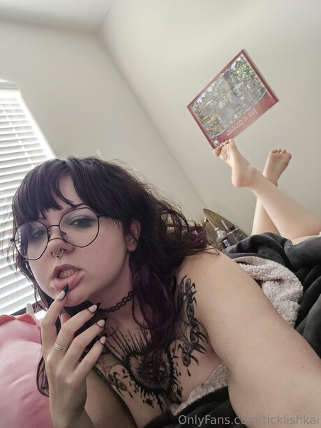 Ticklishkai star nude image