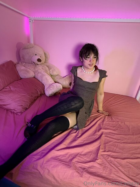 Caillazy adult model pic