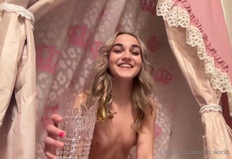 Iris World hot actress pictures