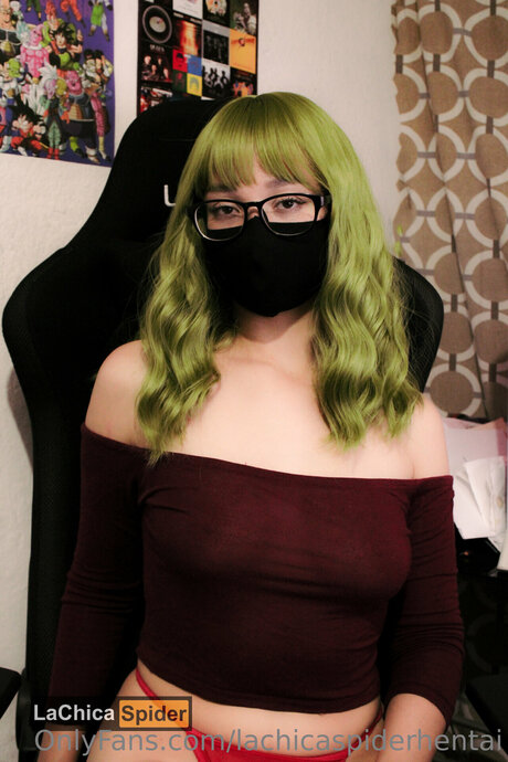 Lachicaspiderhentai naked model image