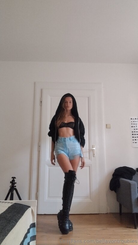 Bellavontroubles naked model images