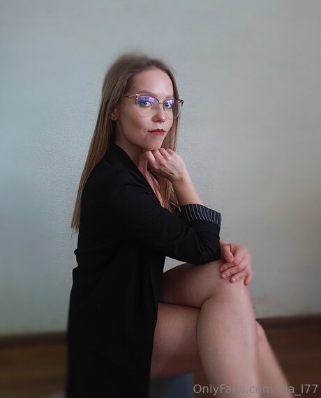 Dia L77 model naked gallery