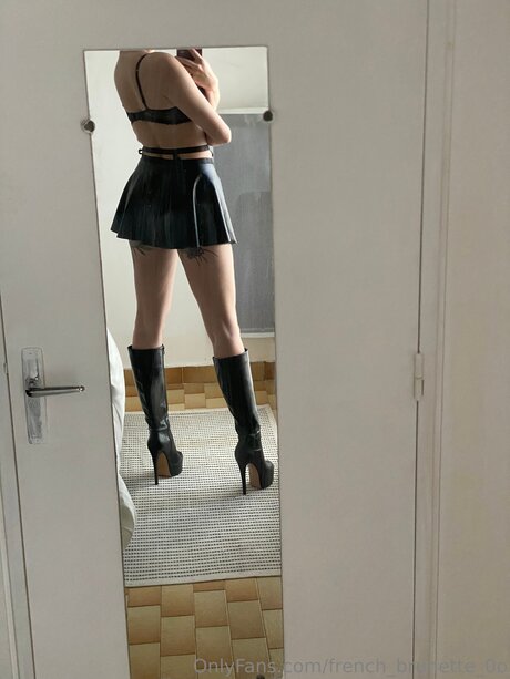 French Brunette 0o exclusive star img