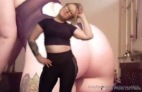 Mollymay6969 pornographic model photo