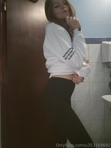 U353169692 hd model pictures