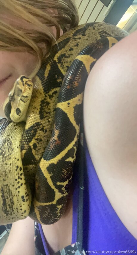 Xsluttycupcakex6669x free actress pic