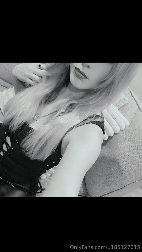 U185127015 pornstar picture