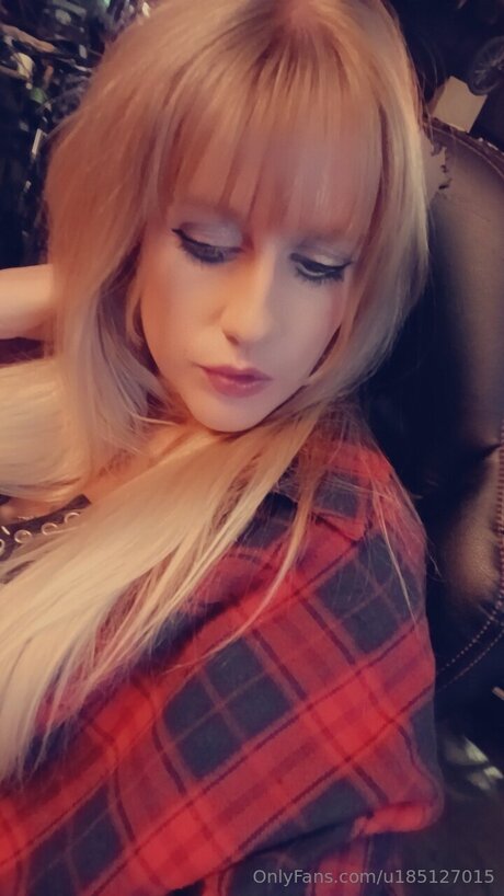 U185127015 pornstar art pic