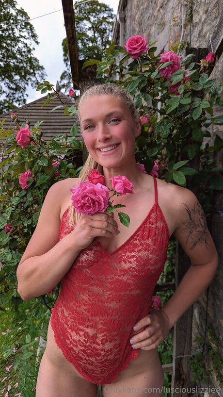 Lusciouslizziee star nude images