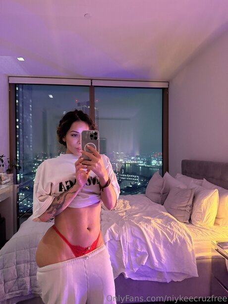Niykeecruzfree erotic pornstar picture