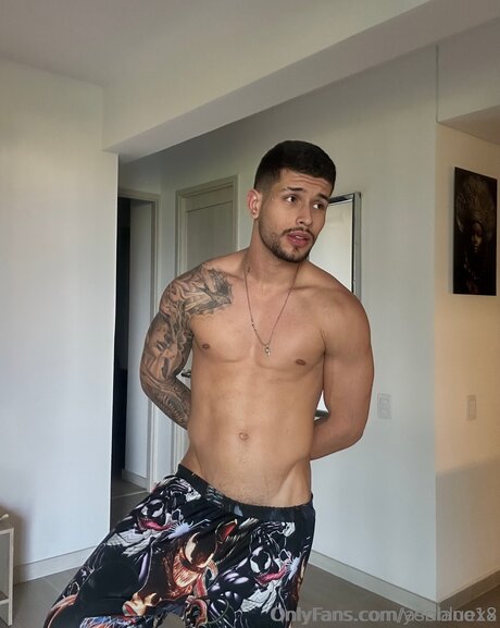 Yeribluexx model exclusive photos