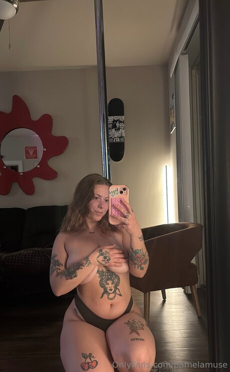 Pamelamuse exclusive star image