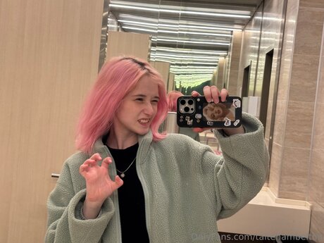 Taitehambelton star nude photo