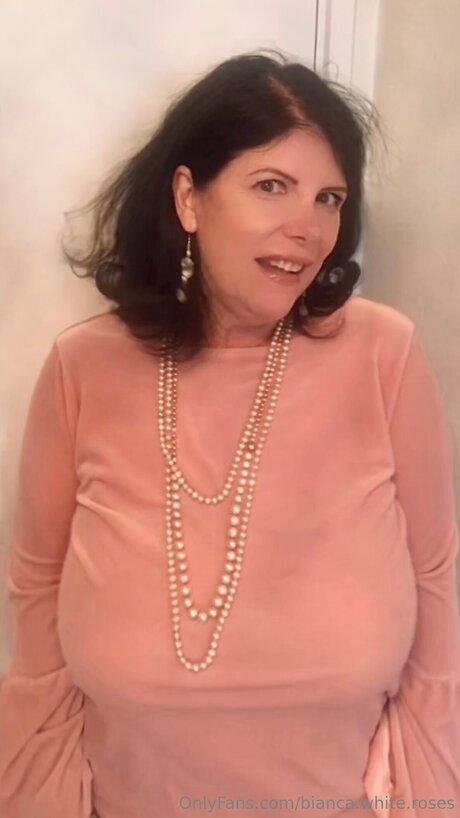 Bianca White Roses exclusive star gallery