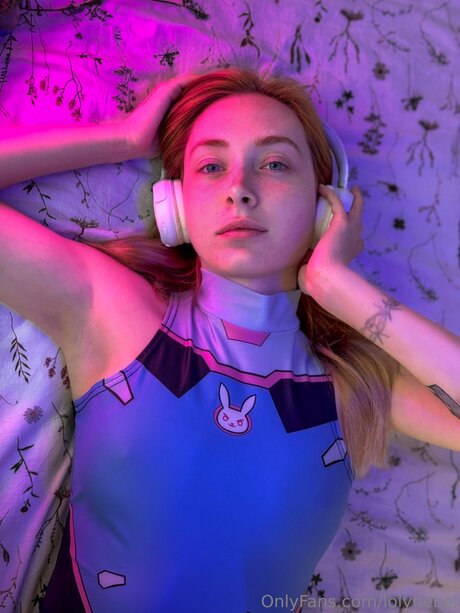 Lolynebel nude actress img