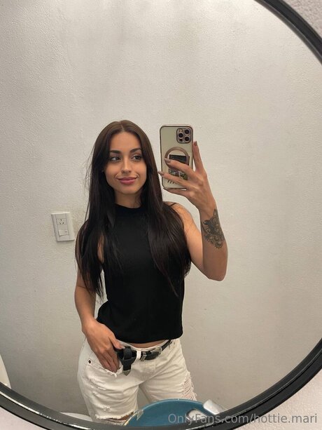 Hottie Mari nudes actress archive