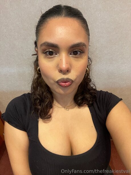 Thefreakiestval Profile pic