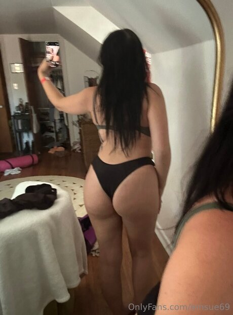 Emsue69 erotic actress img