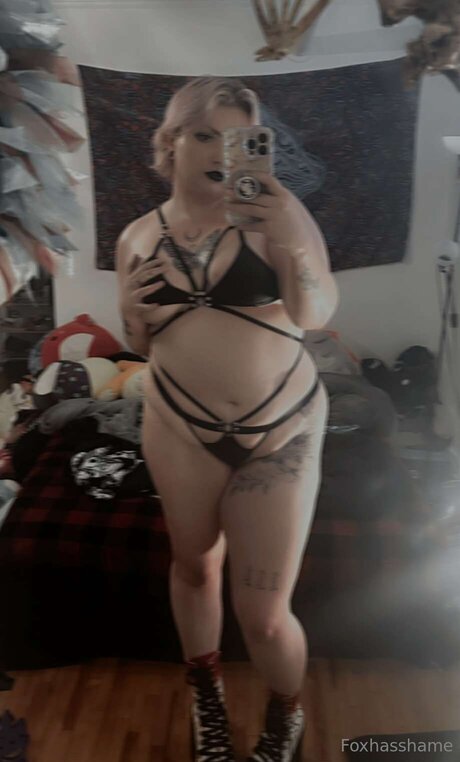 Foxhasshame naked pornstar archive