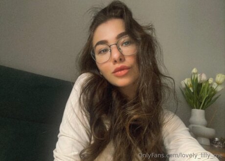 Lovely Lilly Me porn star photo