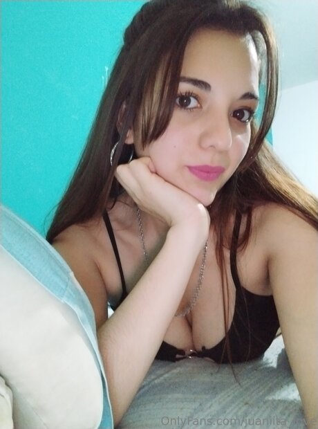 Juaniita Love model naked images