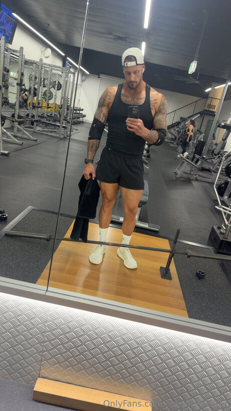 Alexjoneskik11 nude pornstar image